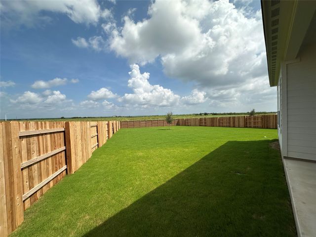 305 E Luna Blue LN, Jarrell, TX 76537