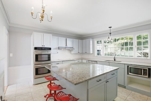 249 Main St, Groveland, MA 01834