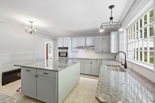 249 Main St, Groveland, MA 01834