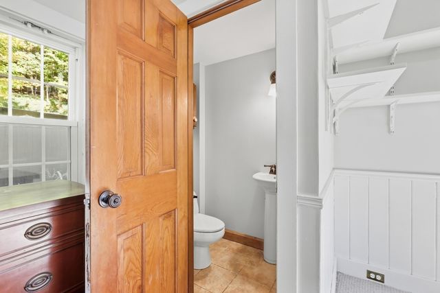 249 Main St, Groveland, MA 01834