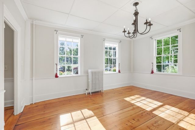 249 Main St, Groveland, MA 01834