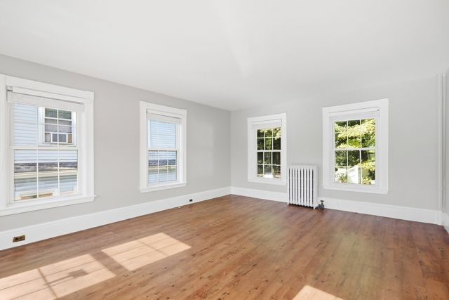 249 Main St, Groveland, MA 01834