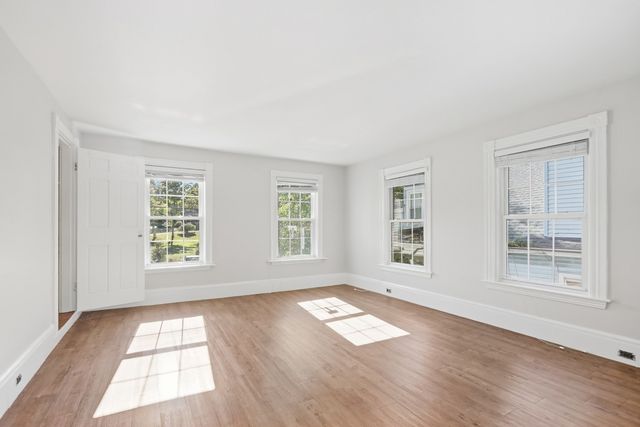 249 Main St, Groveland, MA 01834
