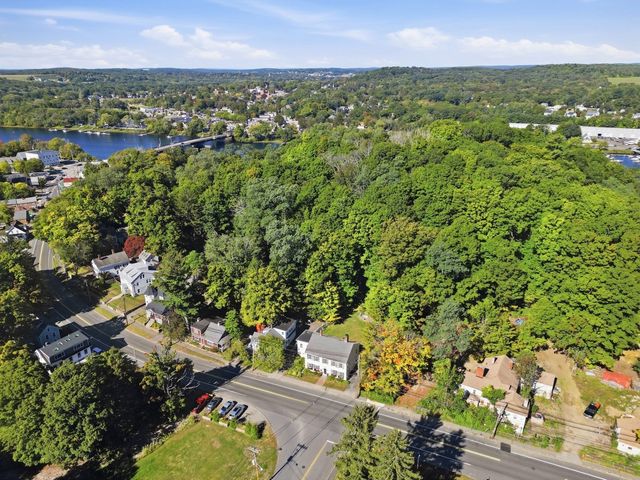 249 Main St, Groveland, MA 01834