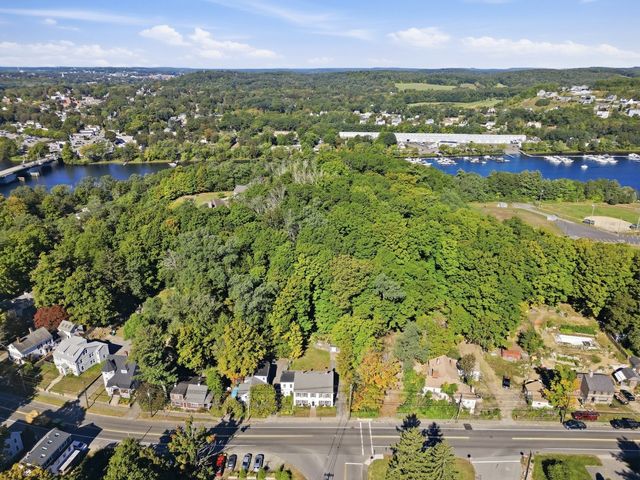249 Main St, Groveland, MA 01834