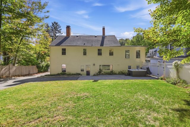 249 Main St, Groveland, MA 01834