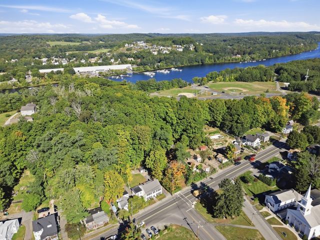 249 Main St, Groveland, MA 01834