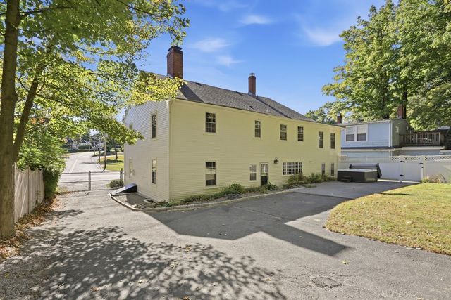 249 Main St, Groveland, MA 01834