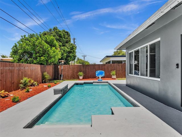 8581 NW 15th Ct, Pembroke Pines, FL 33024