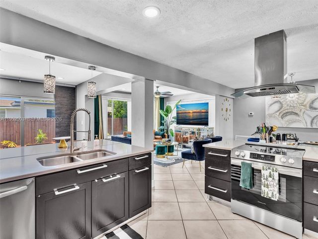 8581 NW 15th Ct, Pembroke Pines, FL 33024