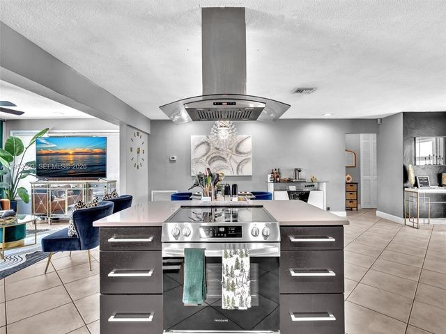 8581 NW 15th Ct, Pembroke Pines, FL 33024