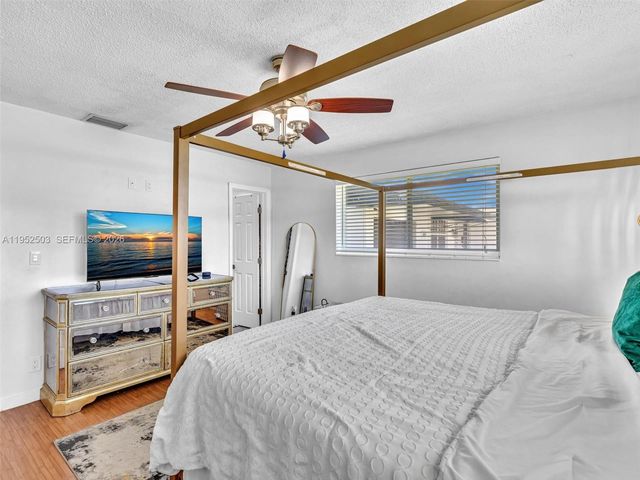 8581 NW 15th Ct, Pembroke Pines, FL 33024