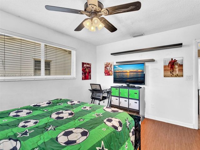 8581 NW 15th Ct, Pembroke Pines, FL 33024