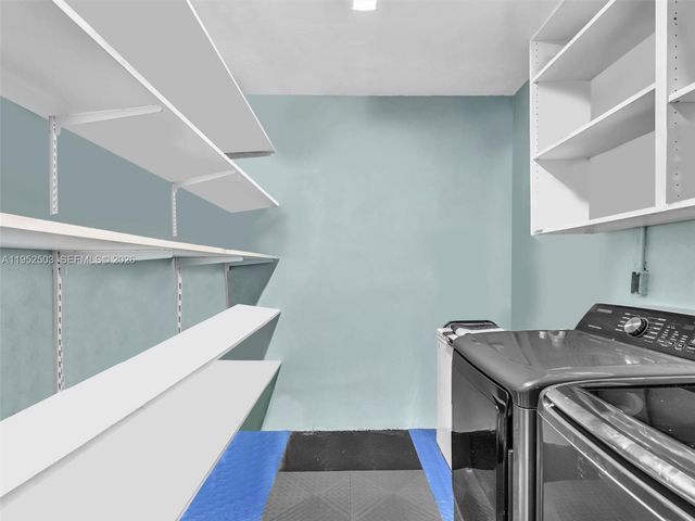 8581 NW 15th Ct, Pembroke Pines, FL 33024