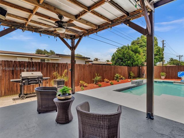 8581 NW 15th Ct, Pembroke Pines, FL 33024