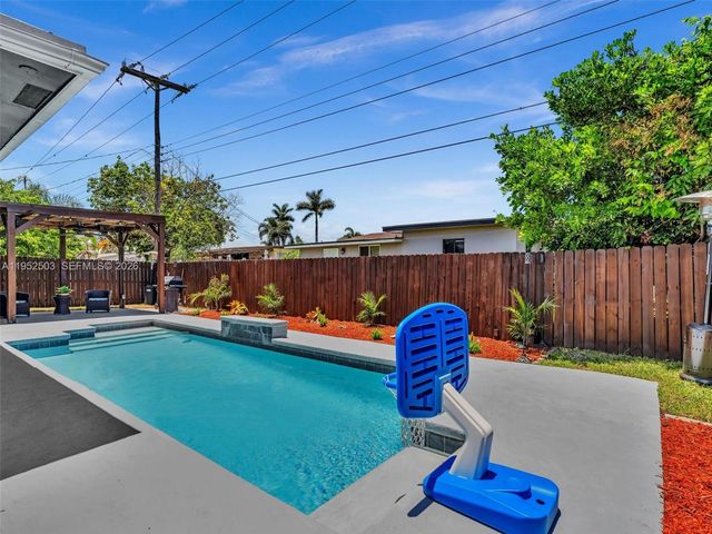 8581 NW 15th Ct, Pembroke Pines, FL 33024