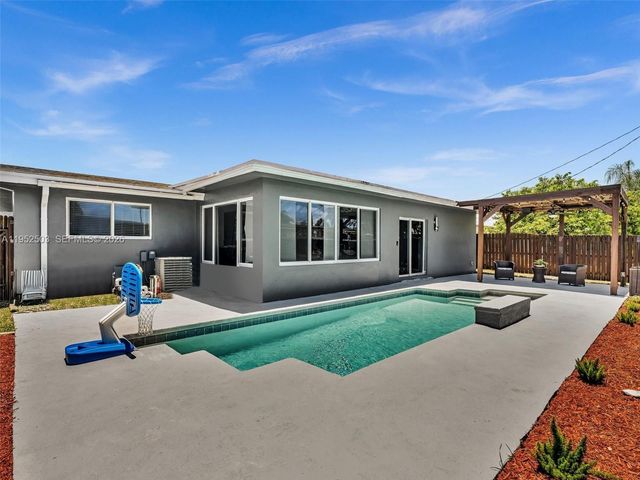 8581 NW 15th Ct, Pembroke Pines, FL 33024