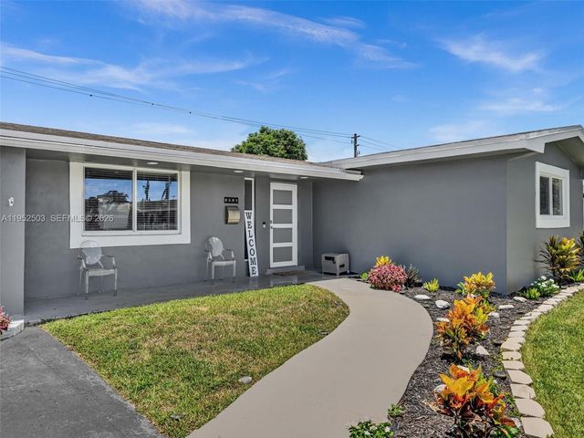 8581 NW 15th Ct, Pembroke Pines, FL 33024