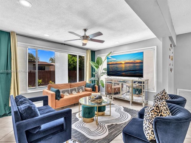 8581 NW 15th Ct, Pembroke Pines, FL 33024