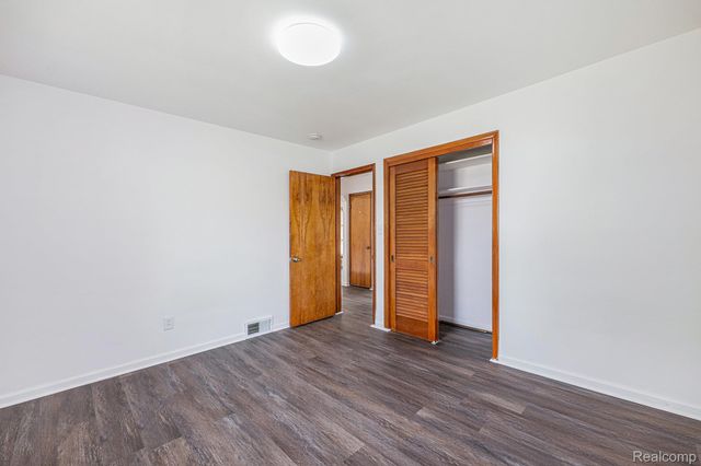 5239 E 13 Mile Road, Warren, MI 48092