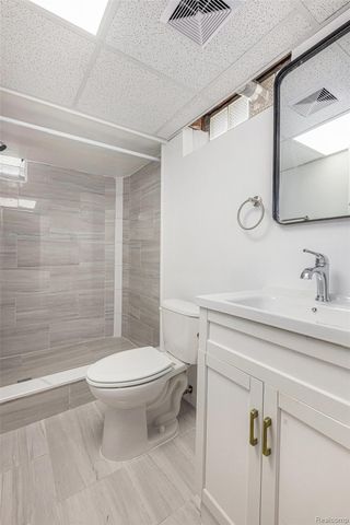 5239 E 13 Mile Road, Warren, MI 48092