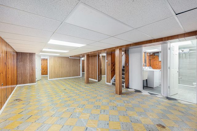 5239 E 13 Mile Road, Warren, MI 48092