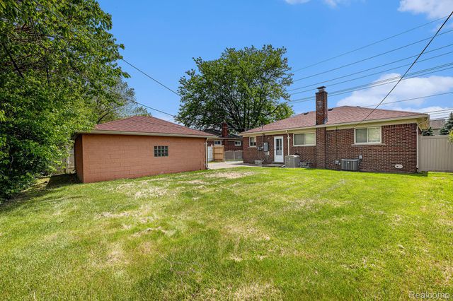 5239 E 13 Mile Road, Warren, MI 48092