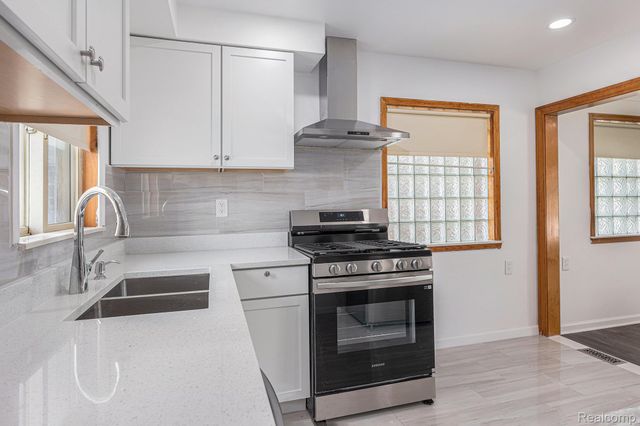 5239 E 13 Mile Road, Warren, MI 48092