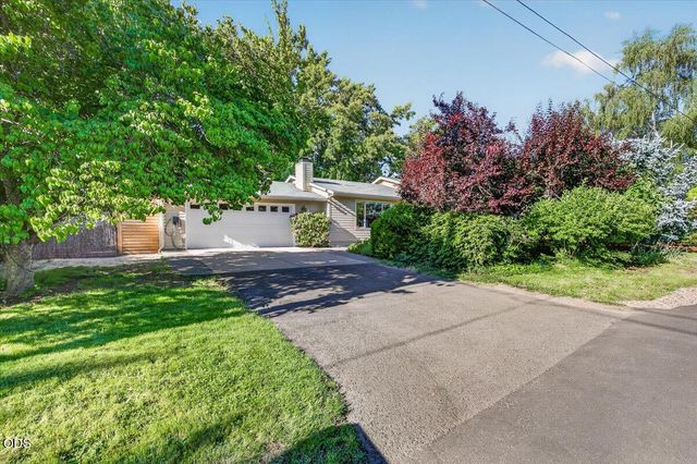2334 Black Oak Way, Ashland, OR 97520