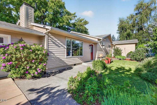 2334 Black Oak Way, Ashland, OR 97520