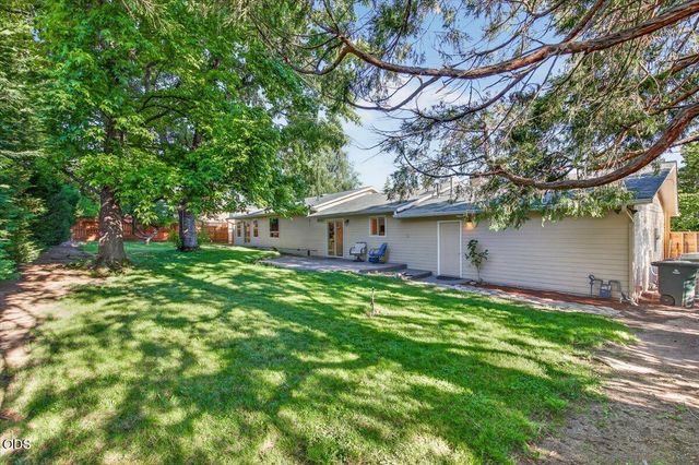 2334 Black Oak Way, Ashland, OR 97520