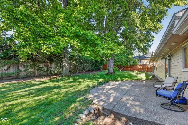 2334 Black Oak Way, Ashland, OR 97520