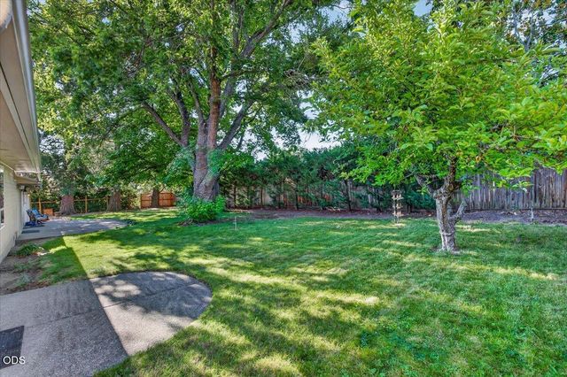 2334 Black Oak Way, Ashland, OR 97520