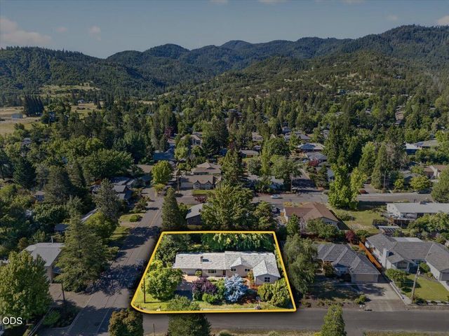 2334 Black Oak Way, Ashland, OR 97520