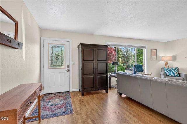 2334 Black Oak Way, Ashland, OR 97520