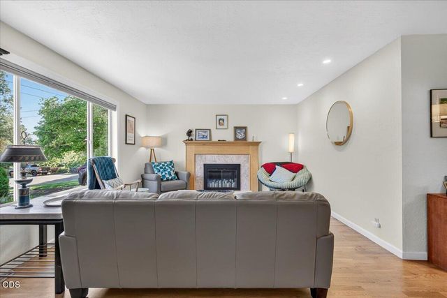 2334 Black Oak Way, Ashland, OR 97520
