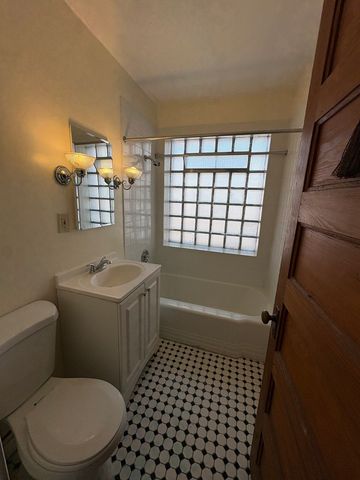 5132 S Blackstone Avenue 2M, Chicago, IL 60615