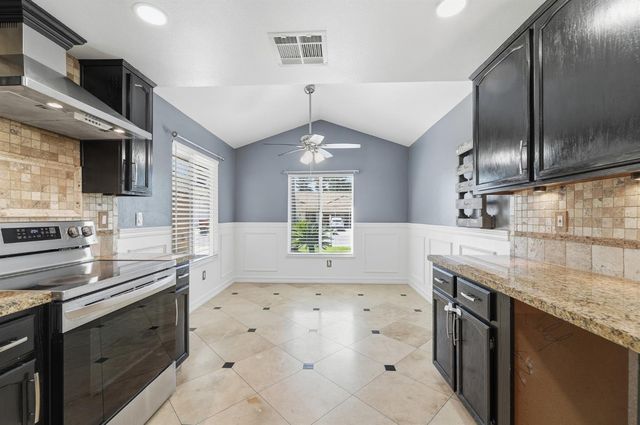 359 Trevor Ave, Oakdale, CA 95361