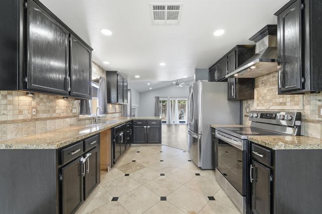 359 Trevor Ave, Oakdale, CA 95361