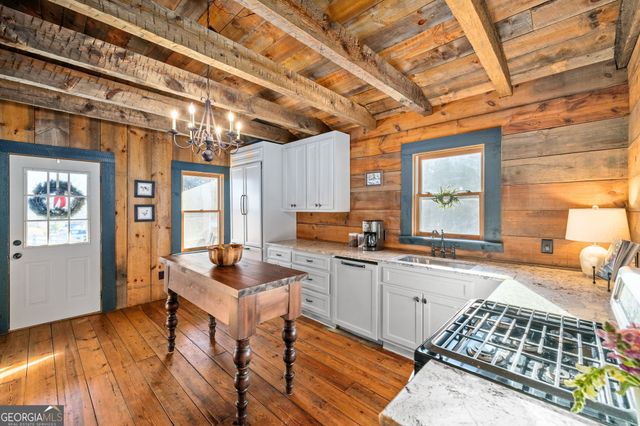 28 Ayersville Road, Toccoa, GA 30577