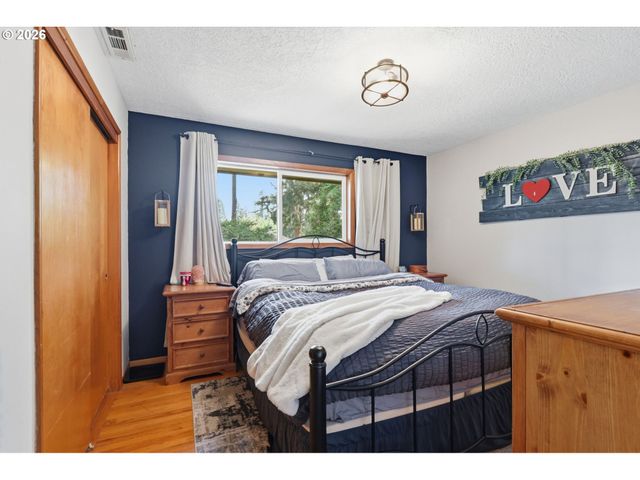 3743 Se HAGER Ln, Milwaukie, OR 97267