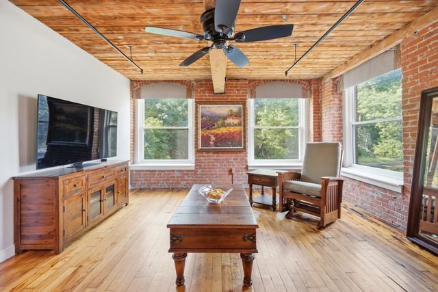 14 Sanford St 5, Medway, MA 02053
