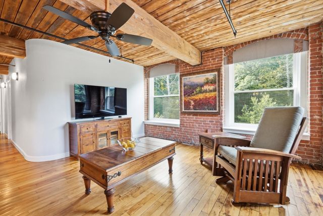 14 Sanford St 5, Medway, MA 02053