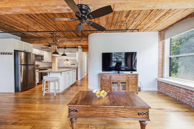 14 Sanford St 5, Medway, MA 02053