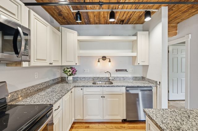 14 Sanford St 5, Medway, MA 02053