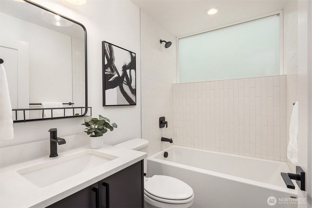 13548 39th Avenue NE #B, Seattle, WA 98125