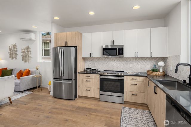 13548 39th Avenue NE #B, Seattle, WA 98125