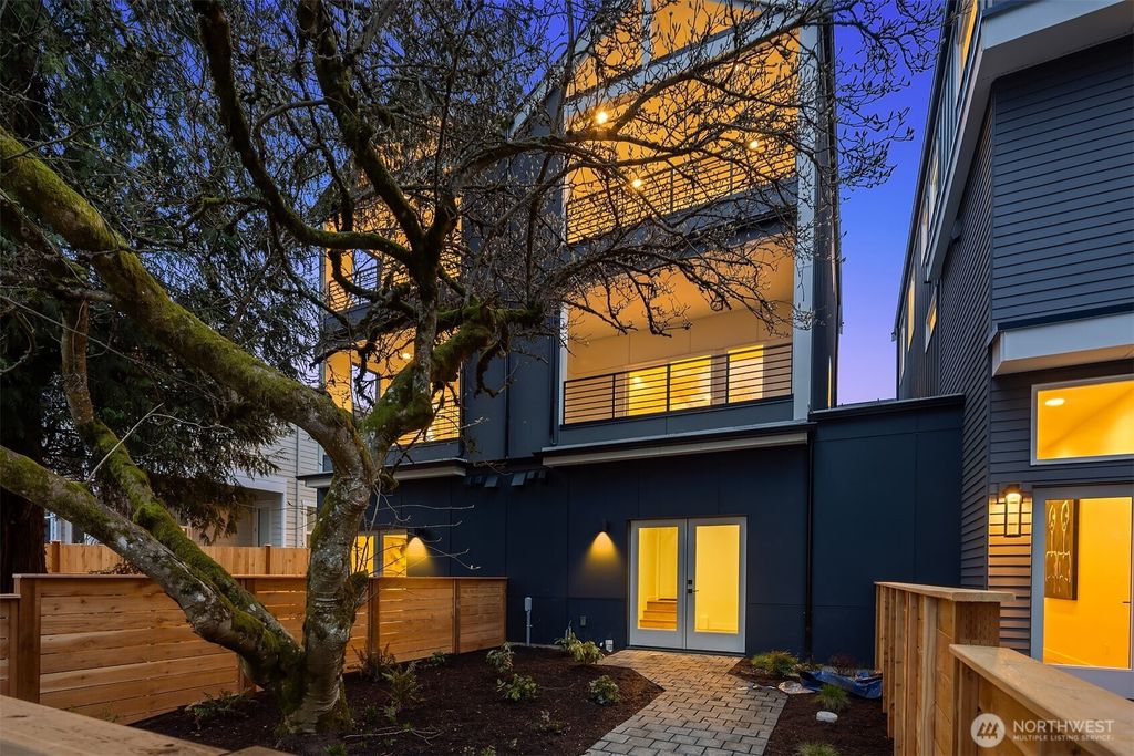 13548 39th Avenue NE #B, Seattle, WA 98125