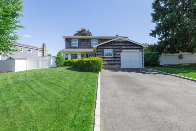 29 Beaumont Lane, Lake Grove, NY 11755