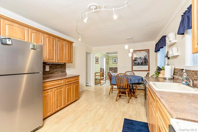 29 Beaumont Lane, Lake Grove, NY 11755